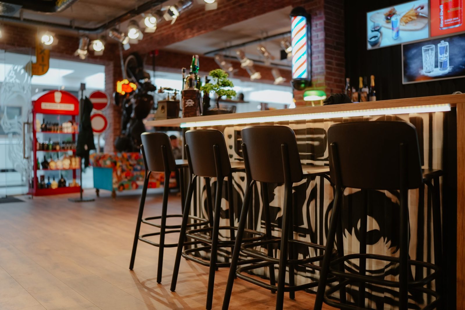 Bar a recepcia v Melrose Barber